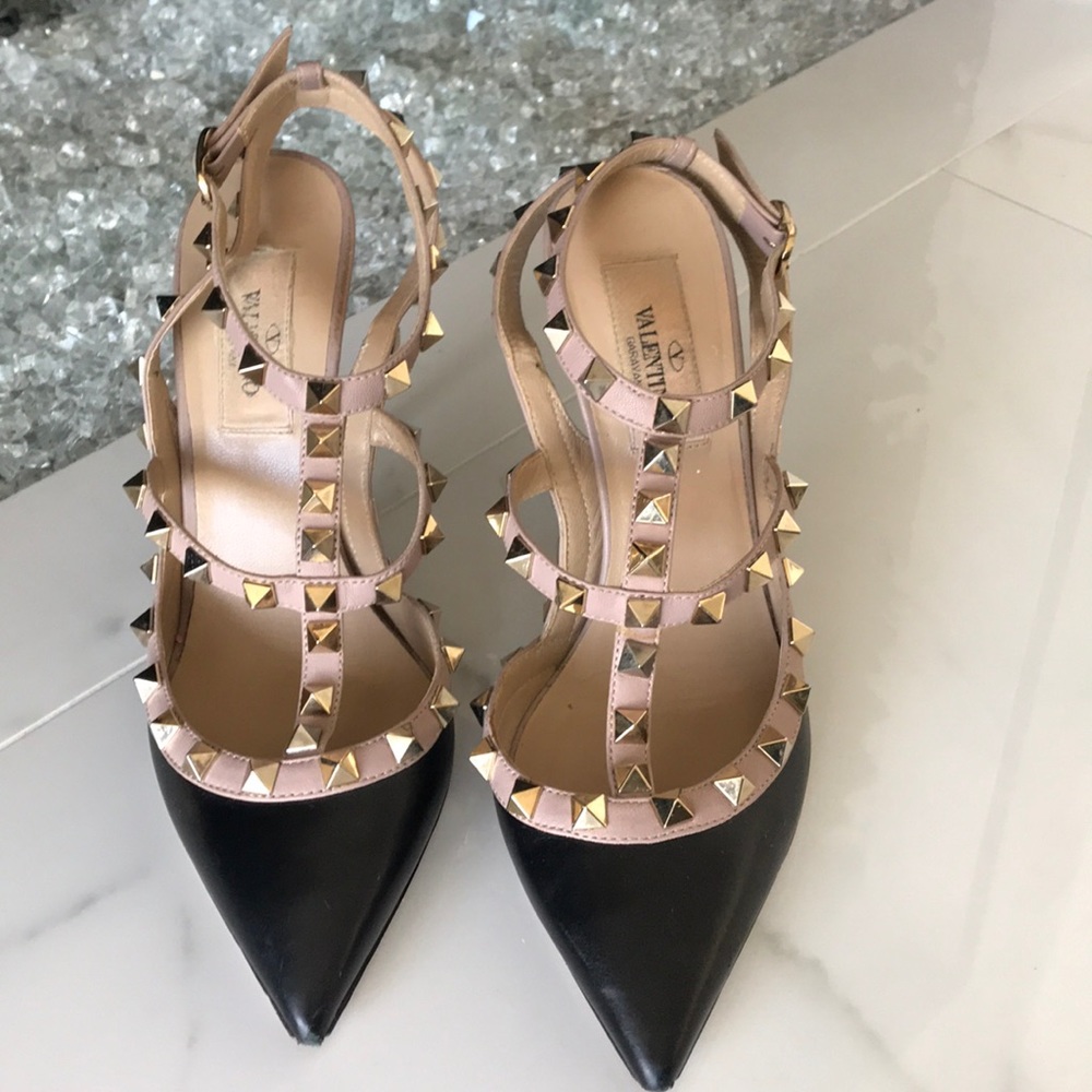 Classic Valentino rock stud pumps